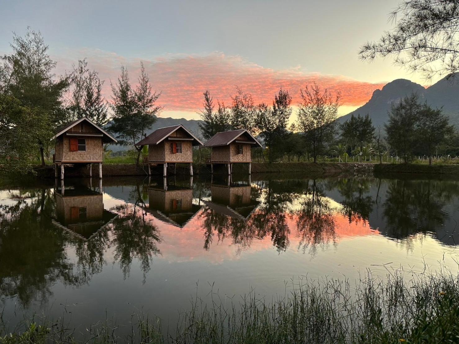 Numpu Baandin Hotel Sam Roi Yot Luaran gambar