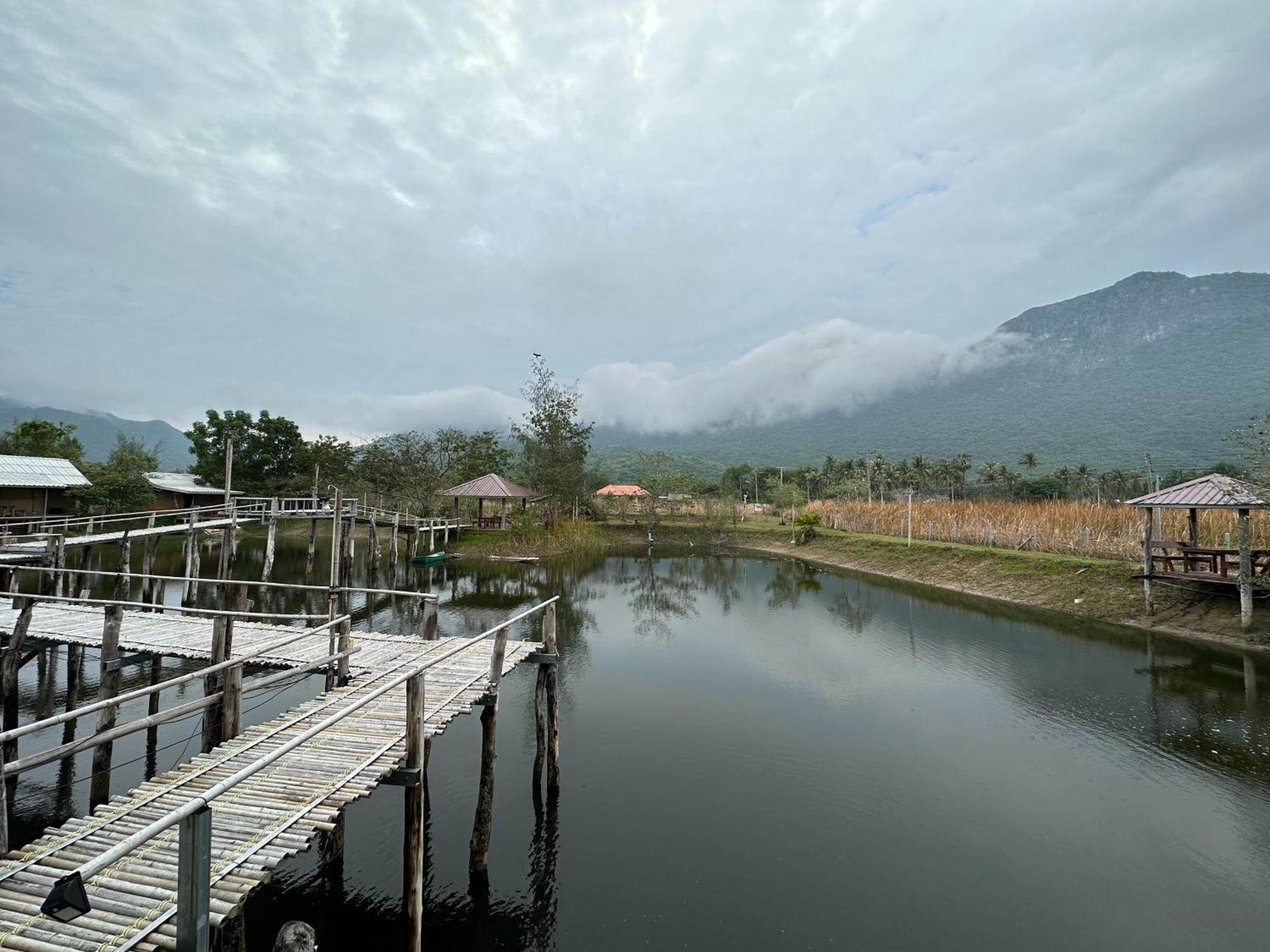 Numpu Baandin Hotel Sam Roi Yot Luaran gambar