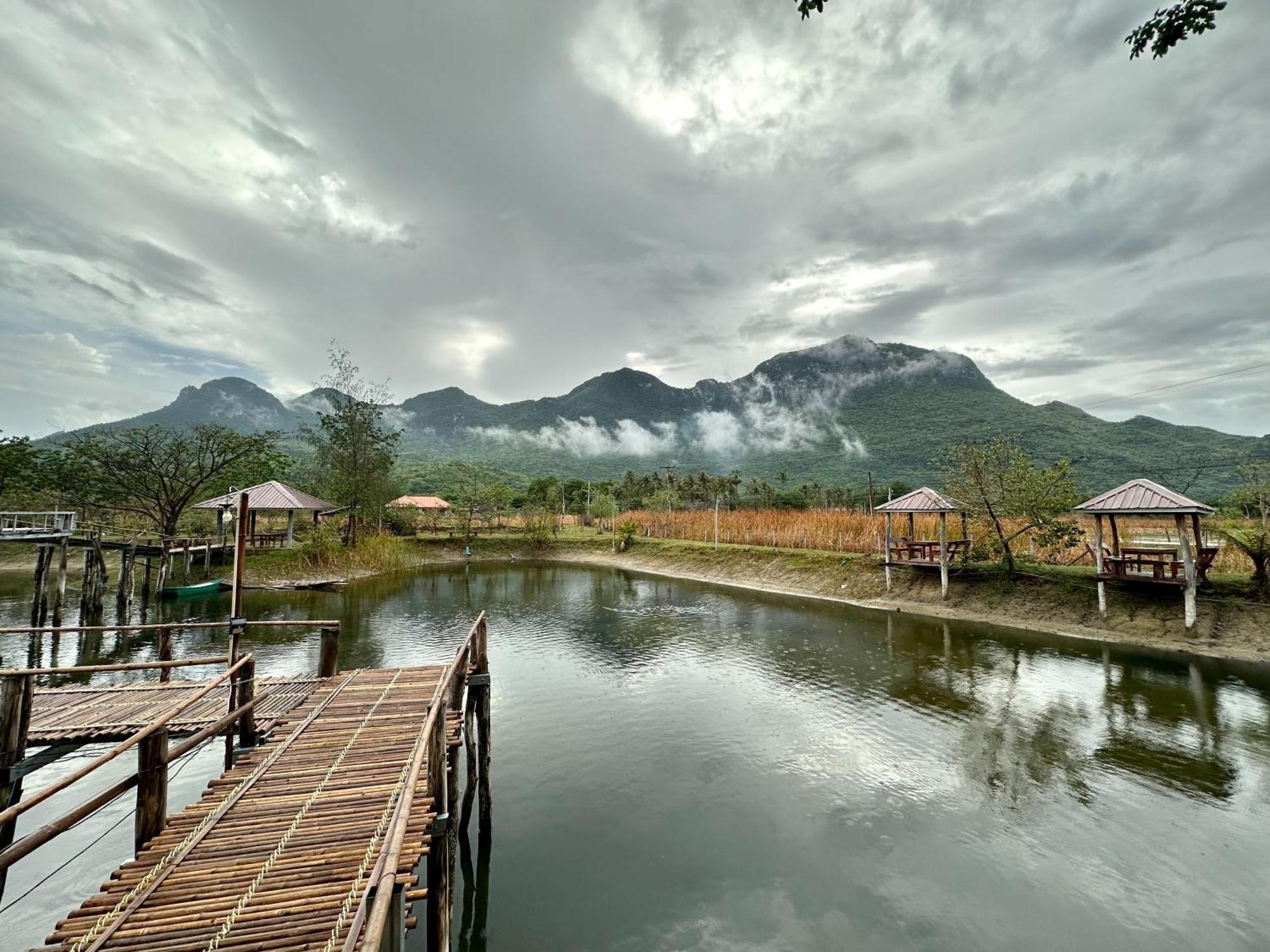 Numpu Baandin Hotel Sam Roi Yot Luaran gambar